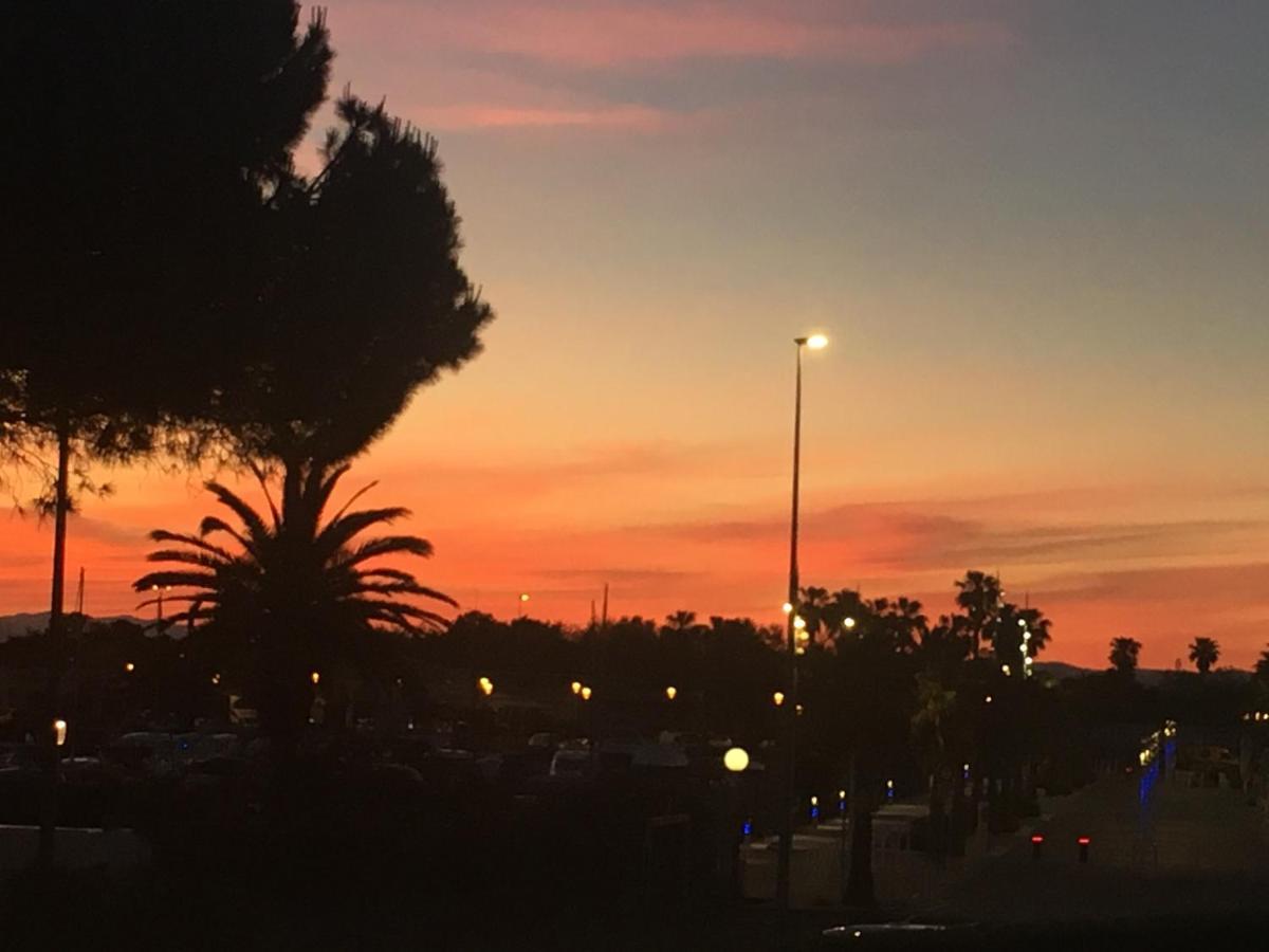 Au Coeur Du Village Naturiste Agde Luaran gambar